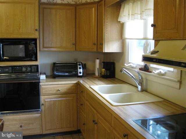 508 Clinton Road Harrisburg, PA 17109 - Photo 6 of 17 Gallery Image 6