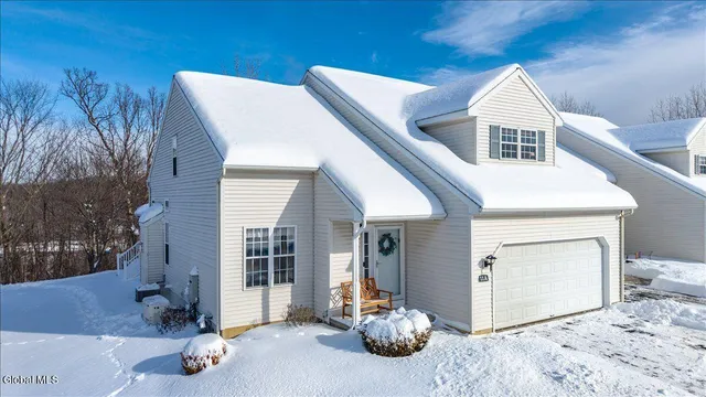 $399,000 | 11 A Fairway Drive, Halfmoon, NY 12118