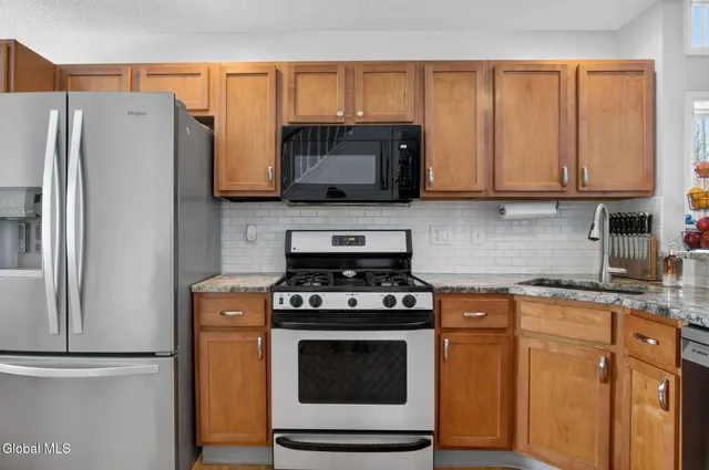 $399,000 | 11 A Fairway Drive, Halfmoon, NY 12118