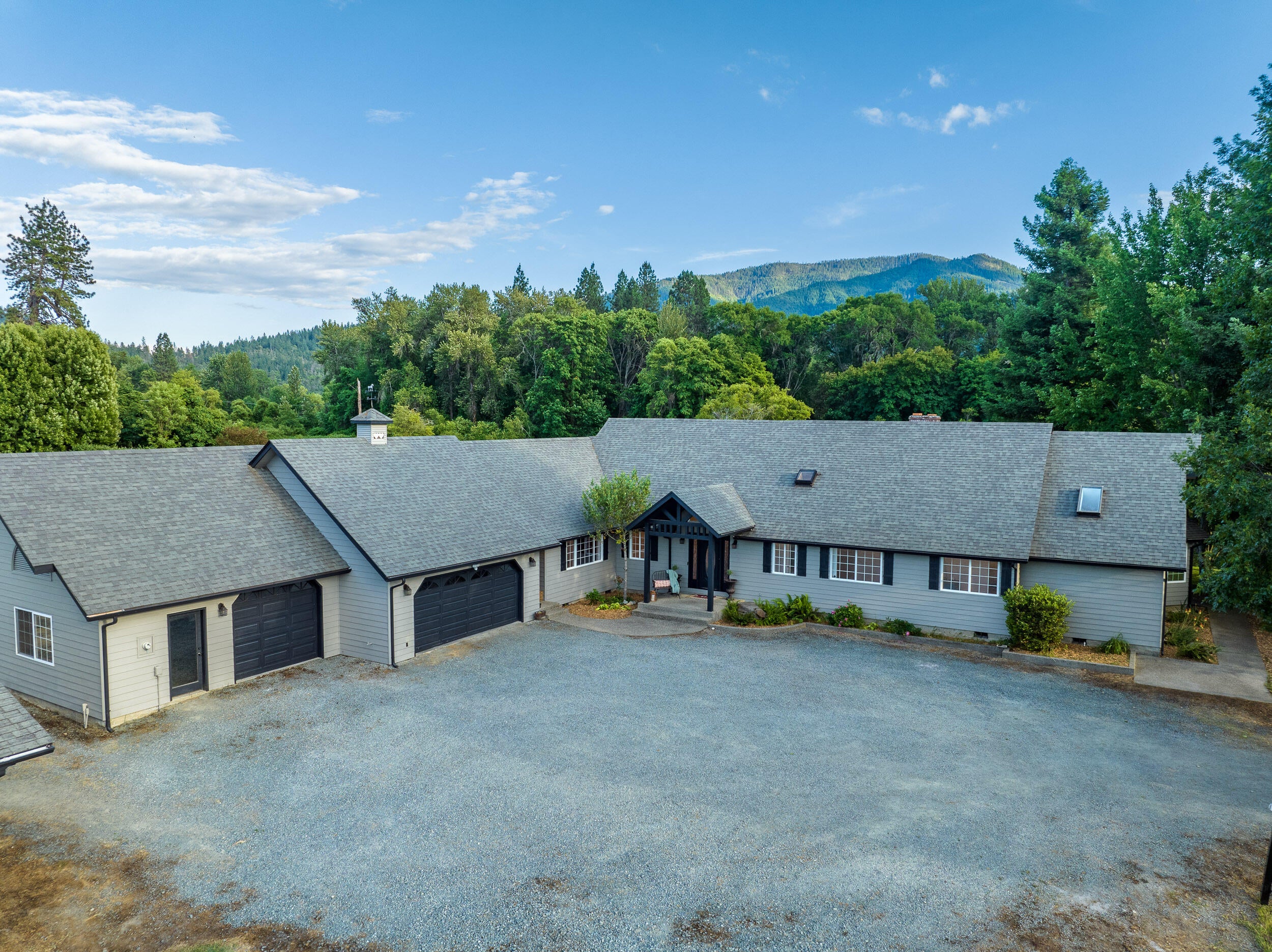 8442 New Hope Road Grants Pass, OR 97527 - Photo 76 of 84 Front of the home includes ample parking