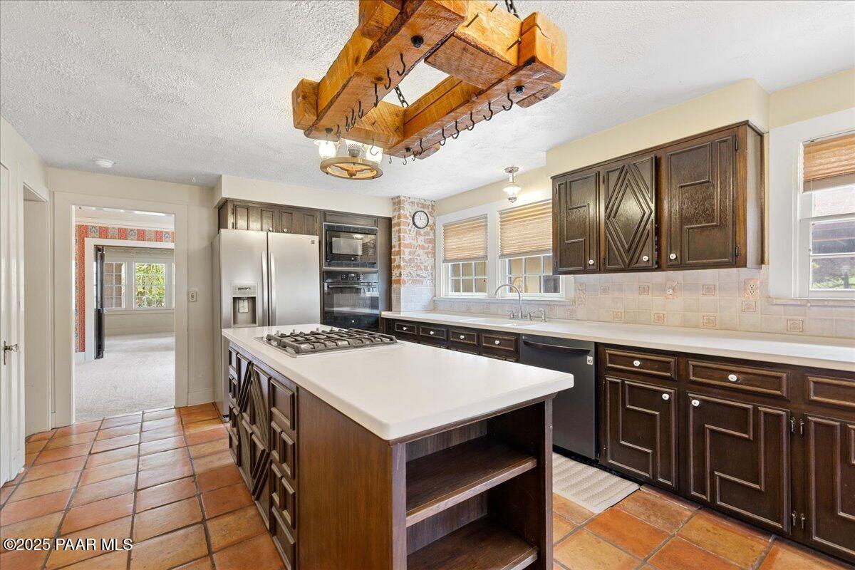 2877 Iron Springs Road Prescott, AZ 86305 - Photo 14 of 42 Kitchen