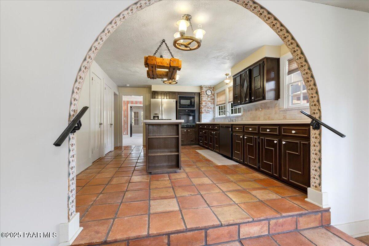 2877 Iron Springs Road Prescott, AZ 86305 - Photo 15 of 42 Kitchen