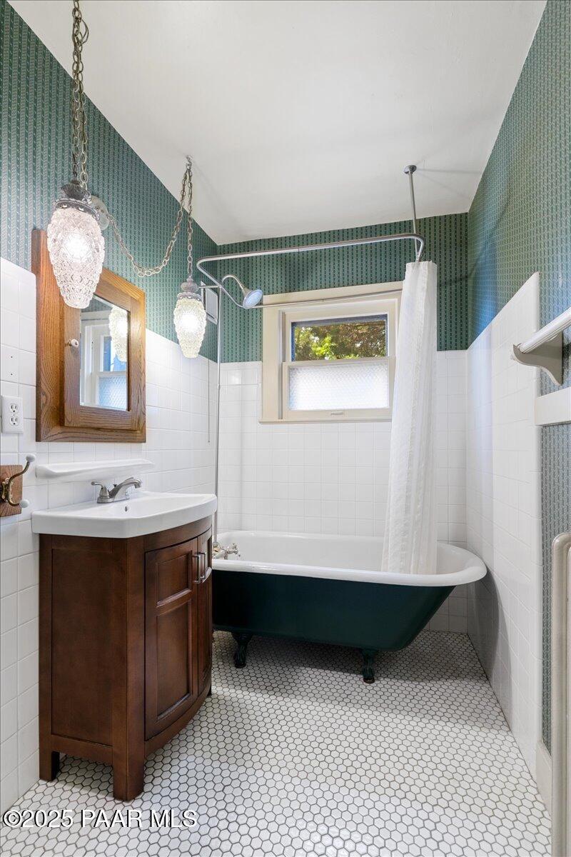 2877 Iron Springs Road Prescott, AZ 86305 - Photo 20 of 42 Bathroom 1