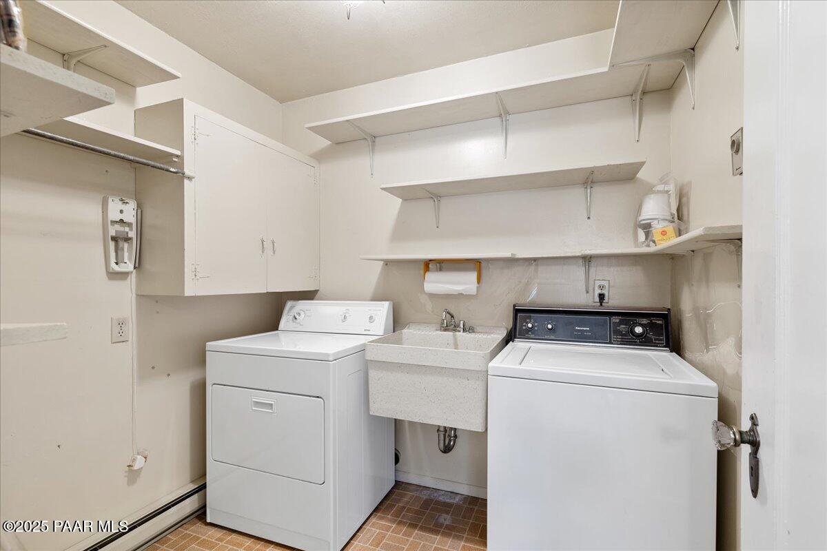 2877 Iron Springs Road Prescott, AZ 86305 - Photo 29 of 42 27-Laundry