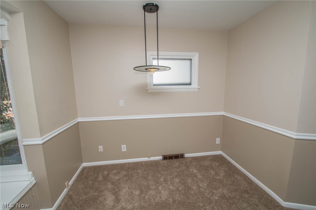 1095 Lander Road Cleveland, OH 44143 - Photo 5 of 29 Informal Dining Rm or Computer Area