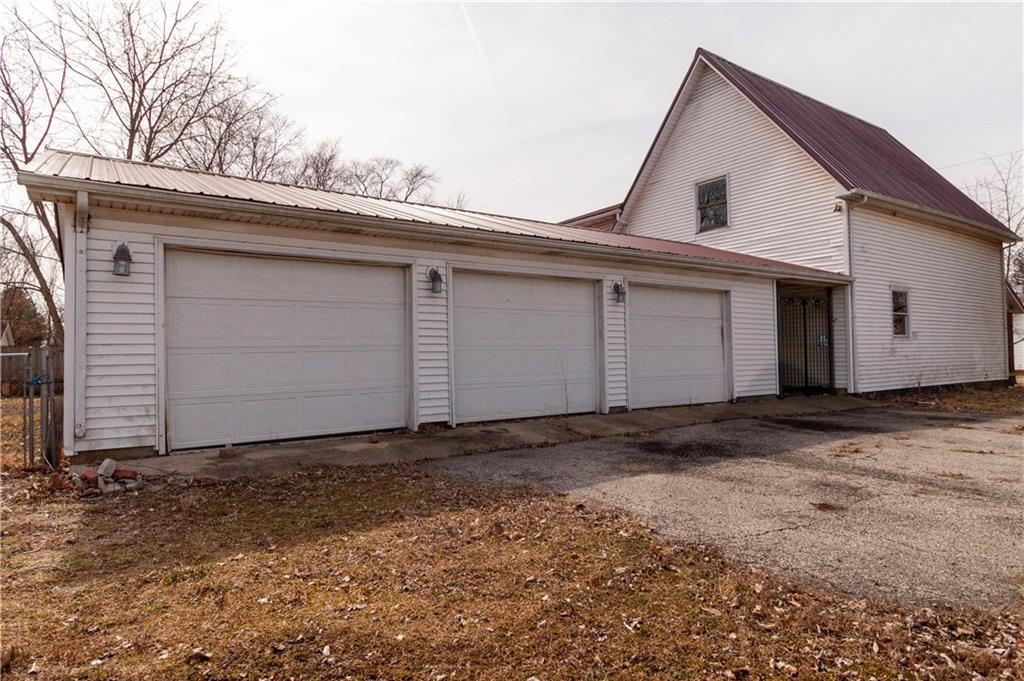 161 North Mapleton Street Columbus, IN 47201 - Photo 2 of 24 Gallery Image 2