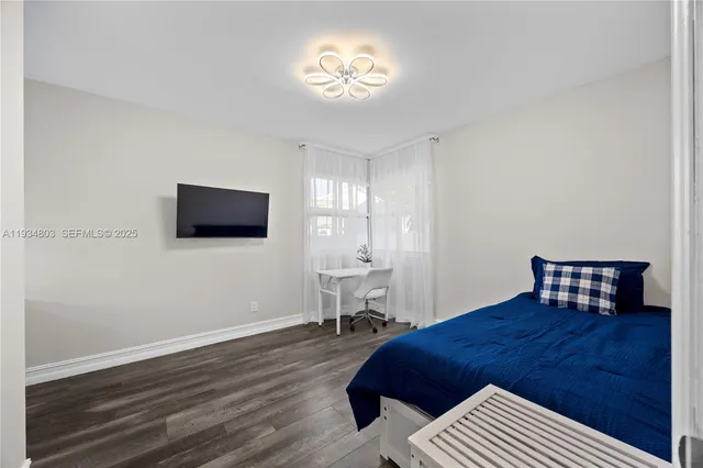 $4,300 | 1523 Monroe Street, Hollywood, FL 33020