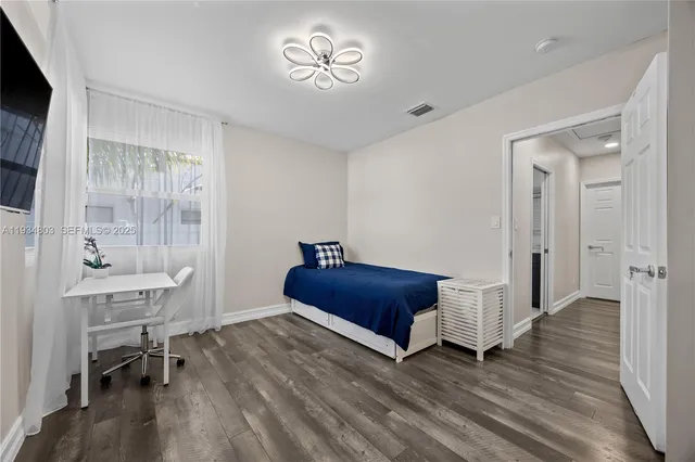 $4,300 | 1523 Monroe Street, Hollywood, FL 33020