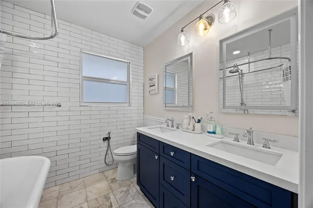 $4,300 | 1523 Monroe Street, Hollywood, FL 33020