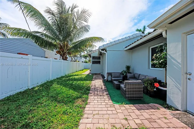 $4,300 | 1523 Monroe Street, Hollywood, FL 33020