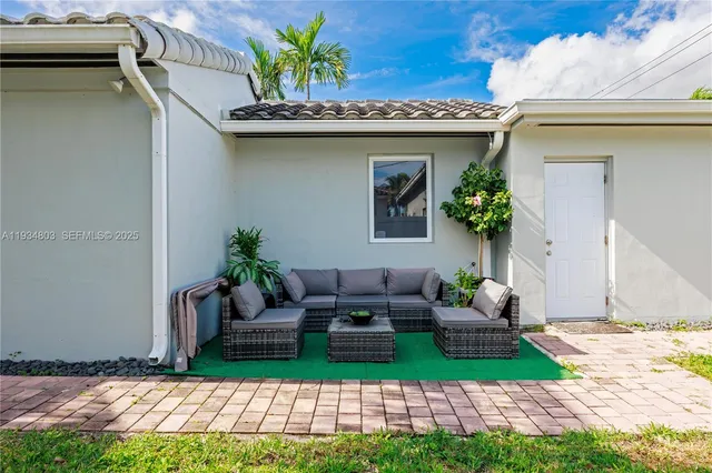 $4,300 | 1523 Monroe Street, Hollywood, FL 33020