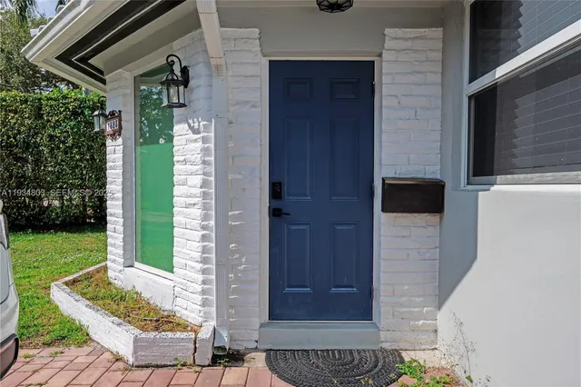 $4,300 | 1523 Monroe Street, Hollywood, FL 33020