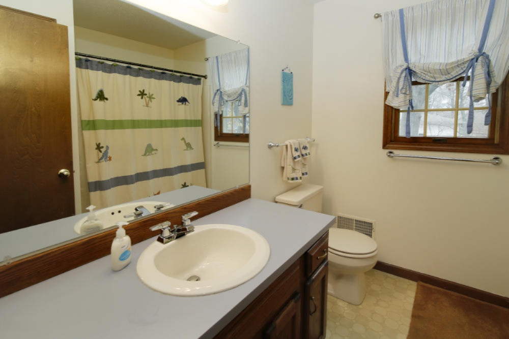 3002 Ridgeview Circle Kalamazoo, MI 49008 - Photo 19 of 25 3002 Ridgeview-19_TN