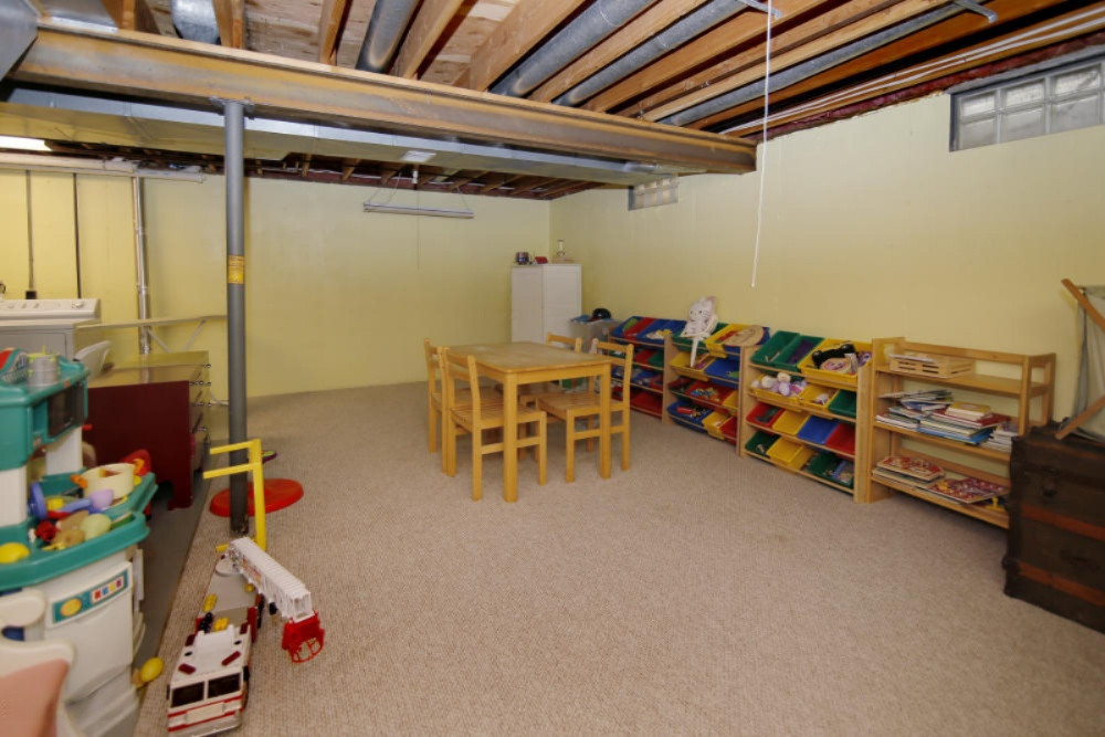 3002 Ridgeview Circle Kalamazoo, MI 49008 - Photo 20 of 25 3002 Ridgeview-20_TN
