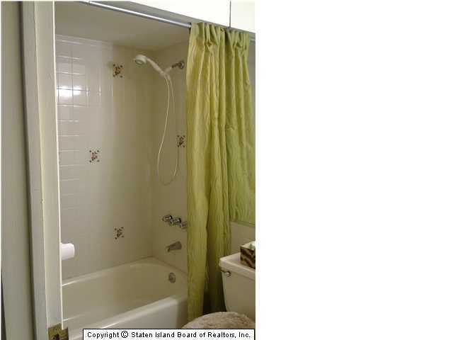 86 Timber Ridge Drive Staten Island, NY 10306 - Photo 9 of 19 Additional Photo