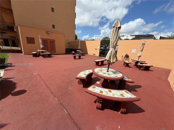 $295,000 | 1800 West 54th Street, Unit 309, Hialeah, FL 33012