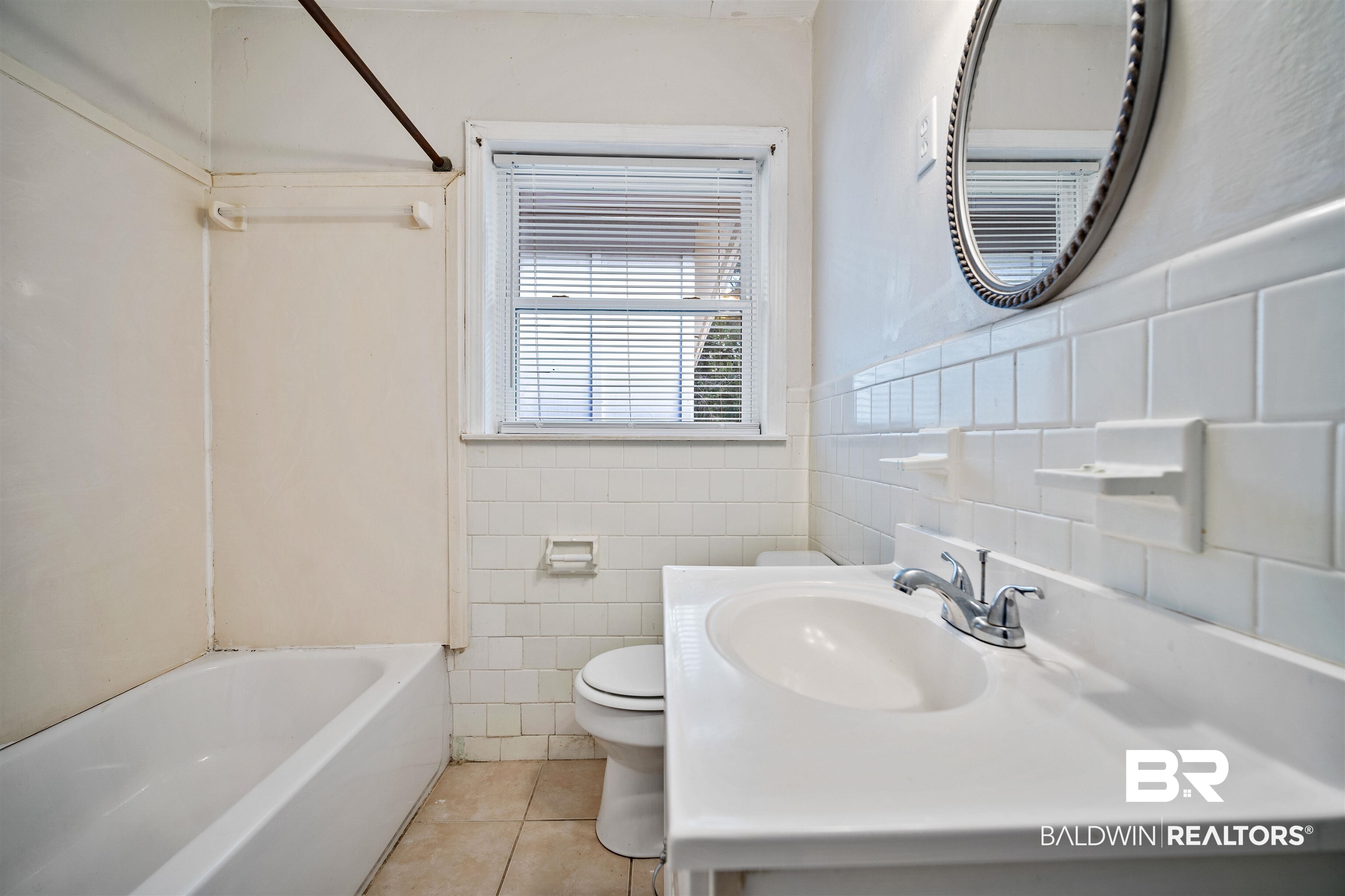 816 East Montfort Road Mobile, AL 36608 - Photo 16 of 24 Bathroom