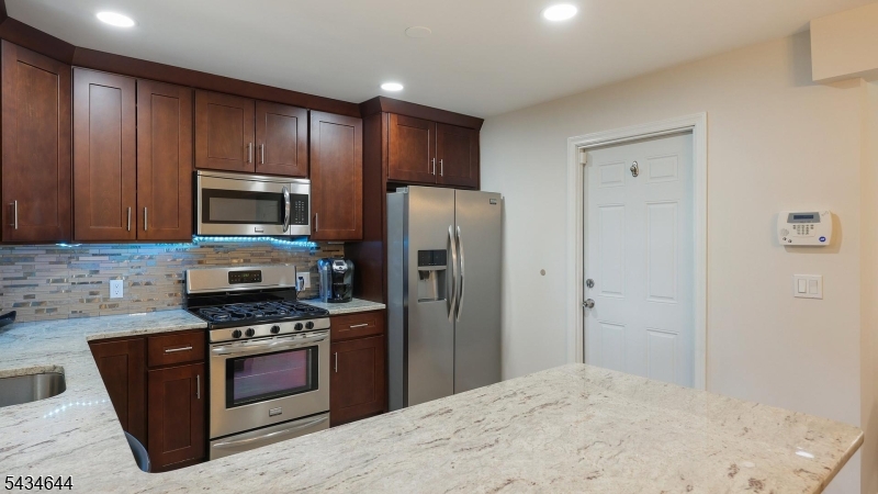 405 Martin Road Union, NJ 07083 - Photo 14 of 41