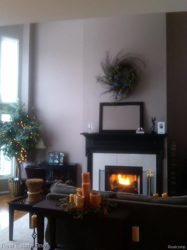 1372 Kentfield Drive Rochester, MI 48307 - Photo 6 of 23 Great Room Gas Fireplace