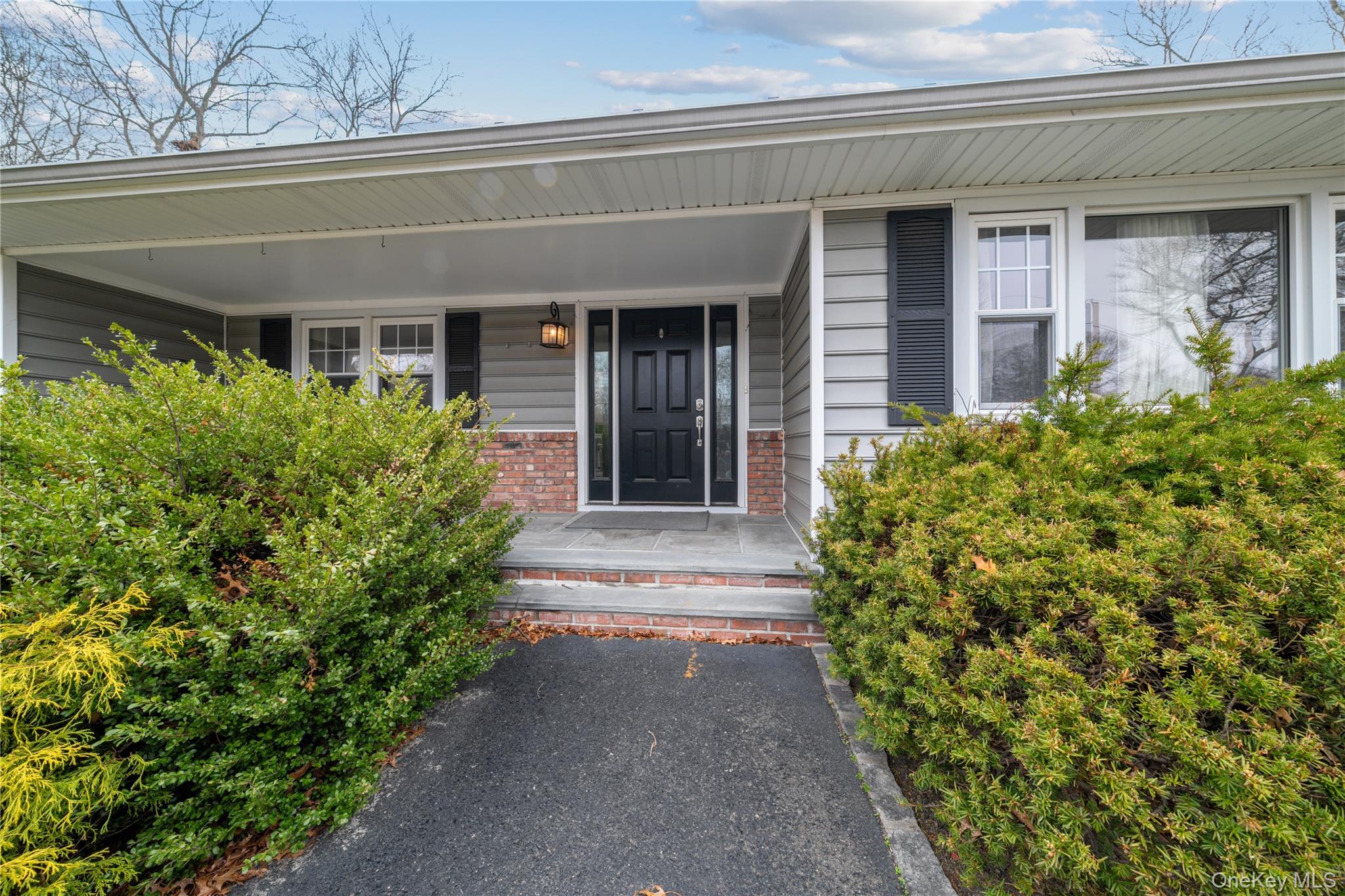 7 Fox Road East Setauket, NY 11733 - Photo 3 of 36