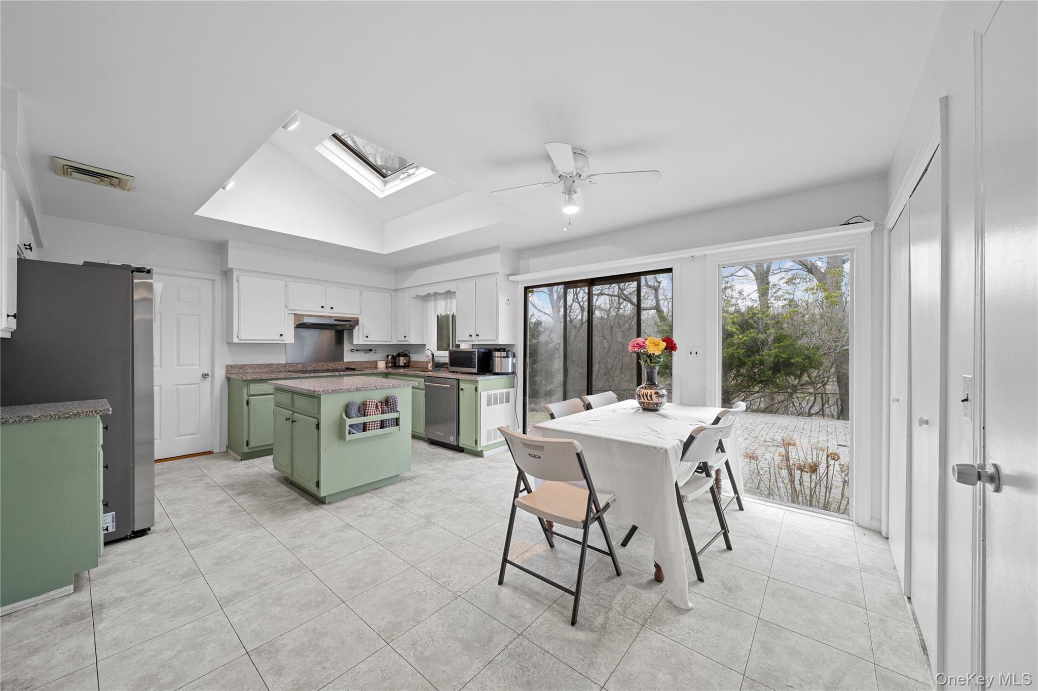 7 Fox Road East Setauket, NY 11733 - Photo 8 of 36