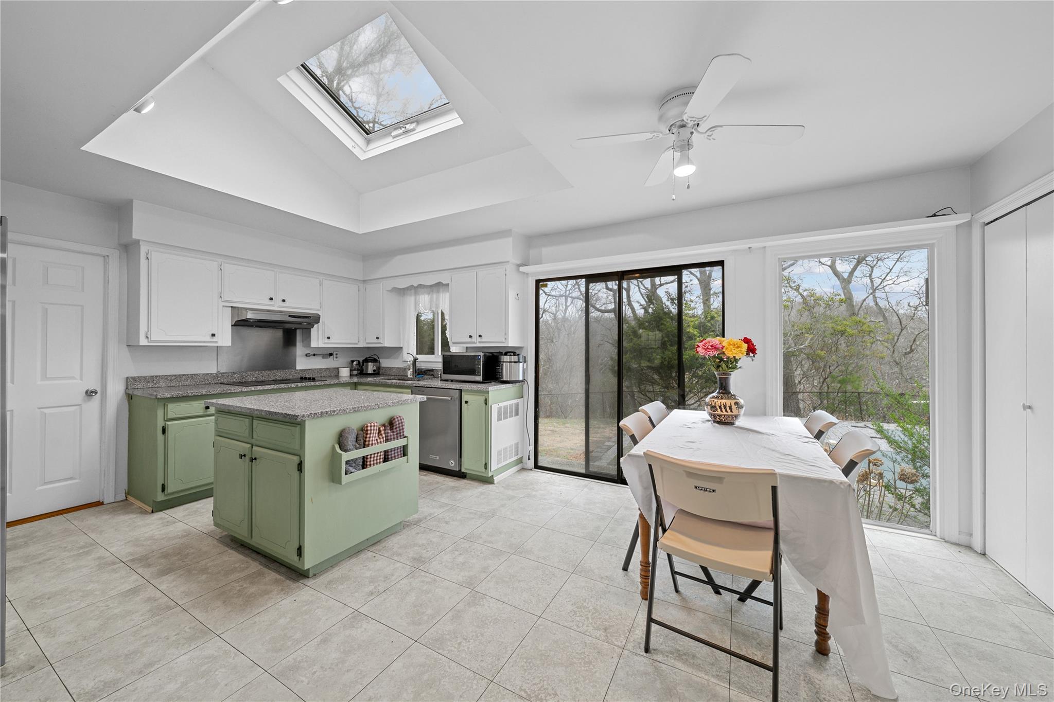 7 Fox Road East Setauket, NY 11733 - Photo 9 of 36