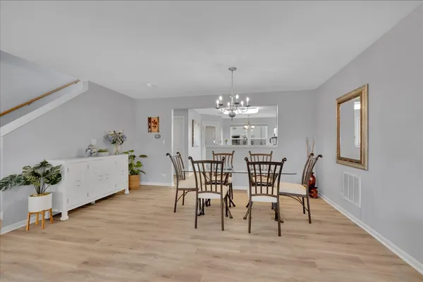 $387,000 | 404 Belvedere Lane, Aurora, IL 60502