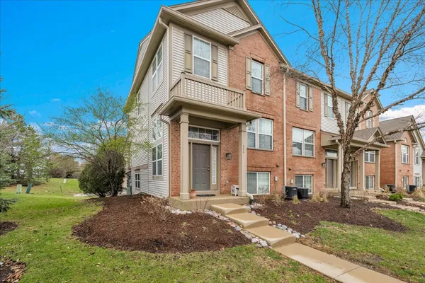 $387,000 | 404 Belvedere Lane, Aurora, IL 60502