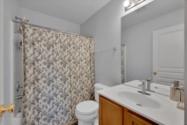 $387,000 | 404 Belvedere Lane, Aurora, IL 60502