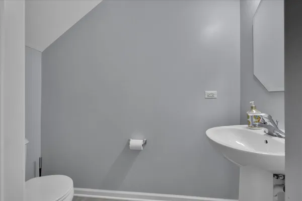 $387,000 | 404 Belvedere Lane, Aurora, IL 60502
