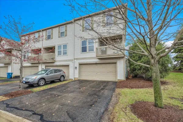 $387,000 | 404 Belvedere Lane, Aurora, IL 60502