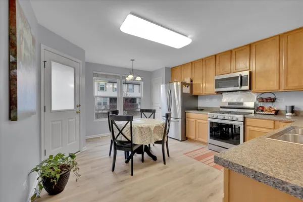 $387,000 | 404 Belvedere Lane, Aurora, IL 60502