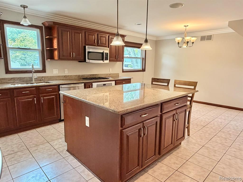 2111 Earlmont Road Berkley, MI 48072 - Photo 8 of 27