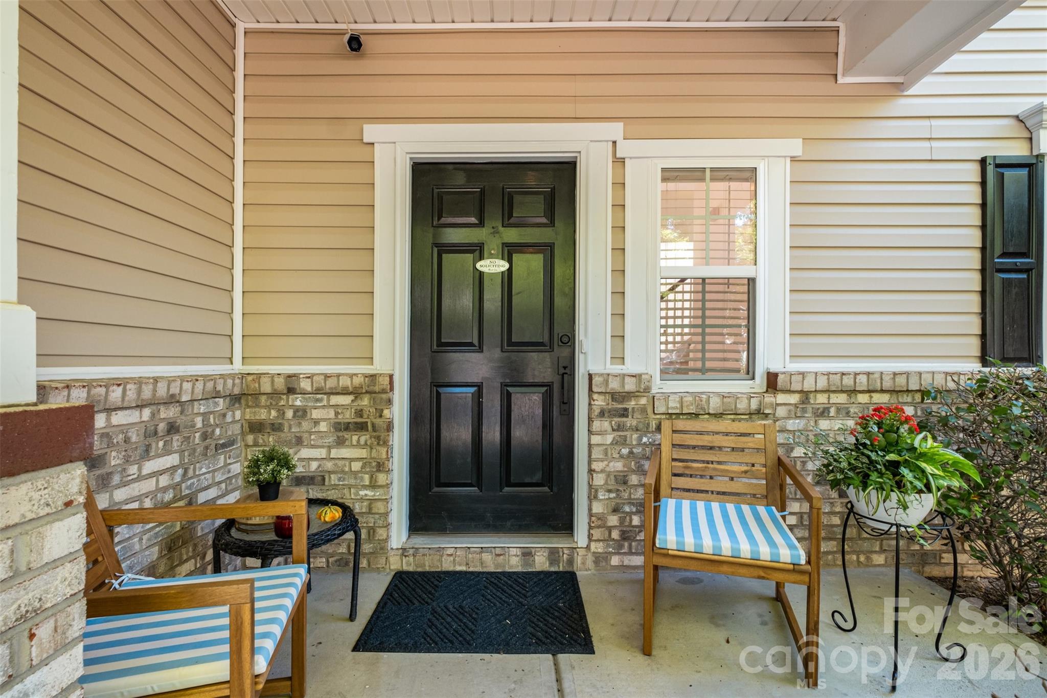 9213 Seamill Road Charlotte, NC 28278 - Photo 3 of 33 a view of a entryway with a lounge chairs