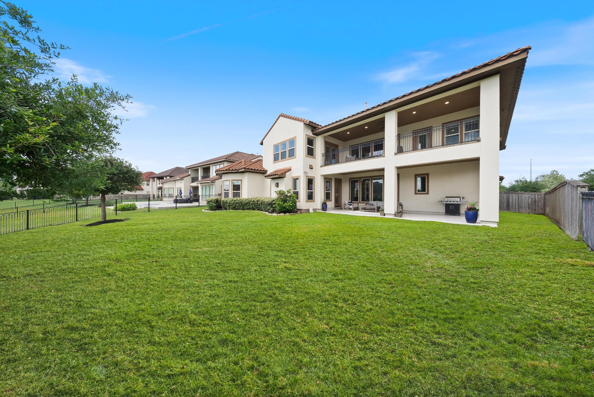 5403 Rouchel Brook Lane Sugar Land, TX 77479 - Photo 28 of 42 Expansive backyard offering endless potential for outdoor living.
