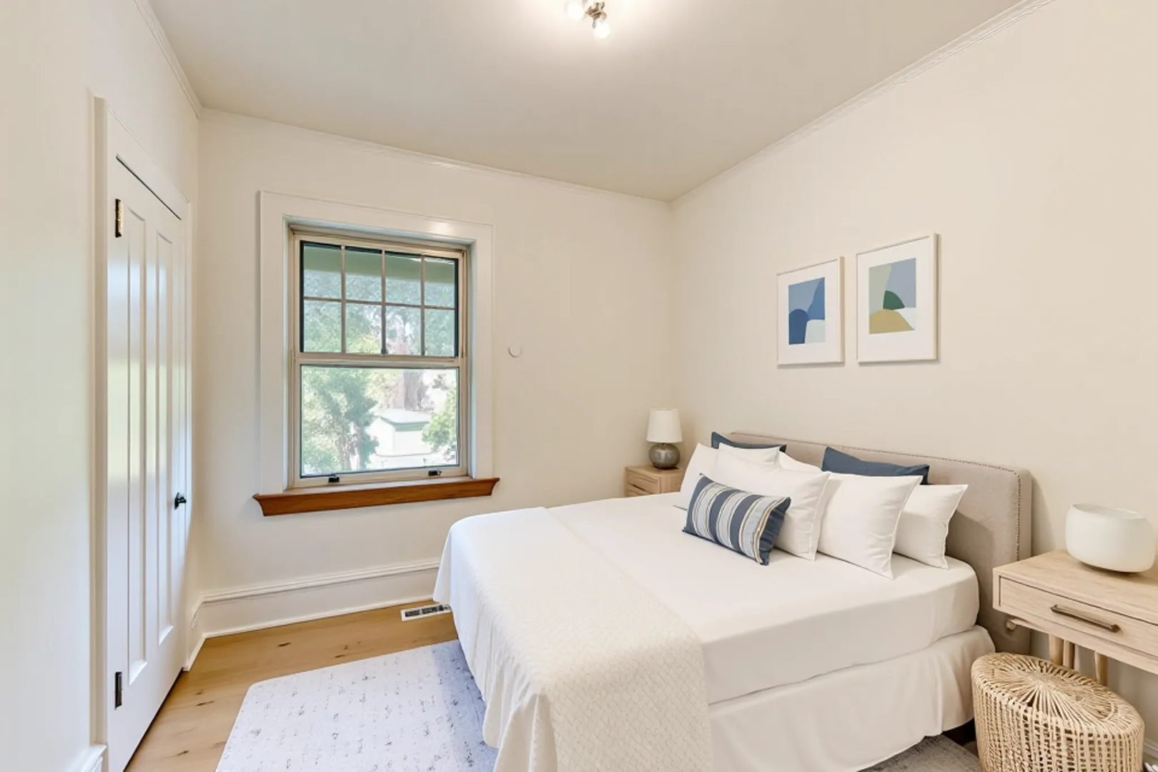 1641 Hinman Avenue, Unit 3 Evanston, IL 60201 - Photo 25 of 30 a bedroom with a bed and a window