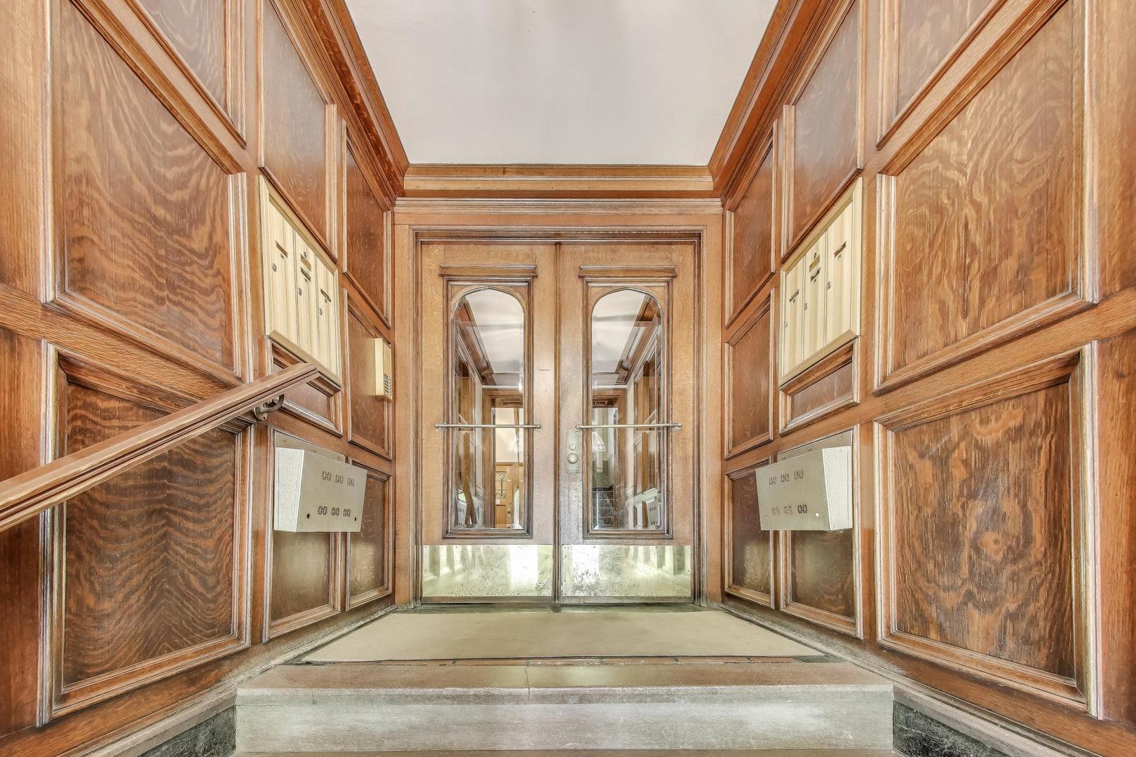 1641 Hinman Avenue, Unit 3 Evanston, IL 60201 - Photo 5 of 30 a view of a building entrance