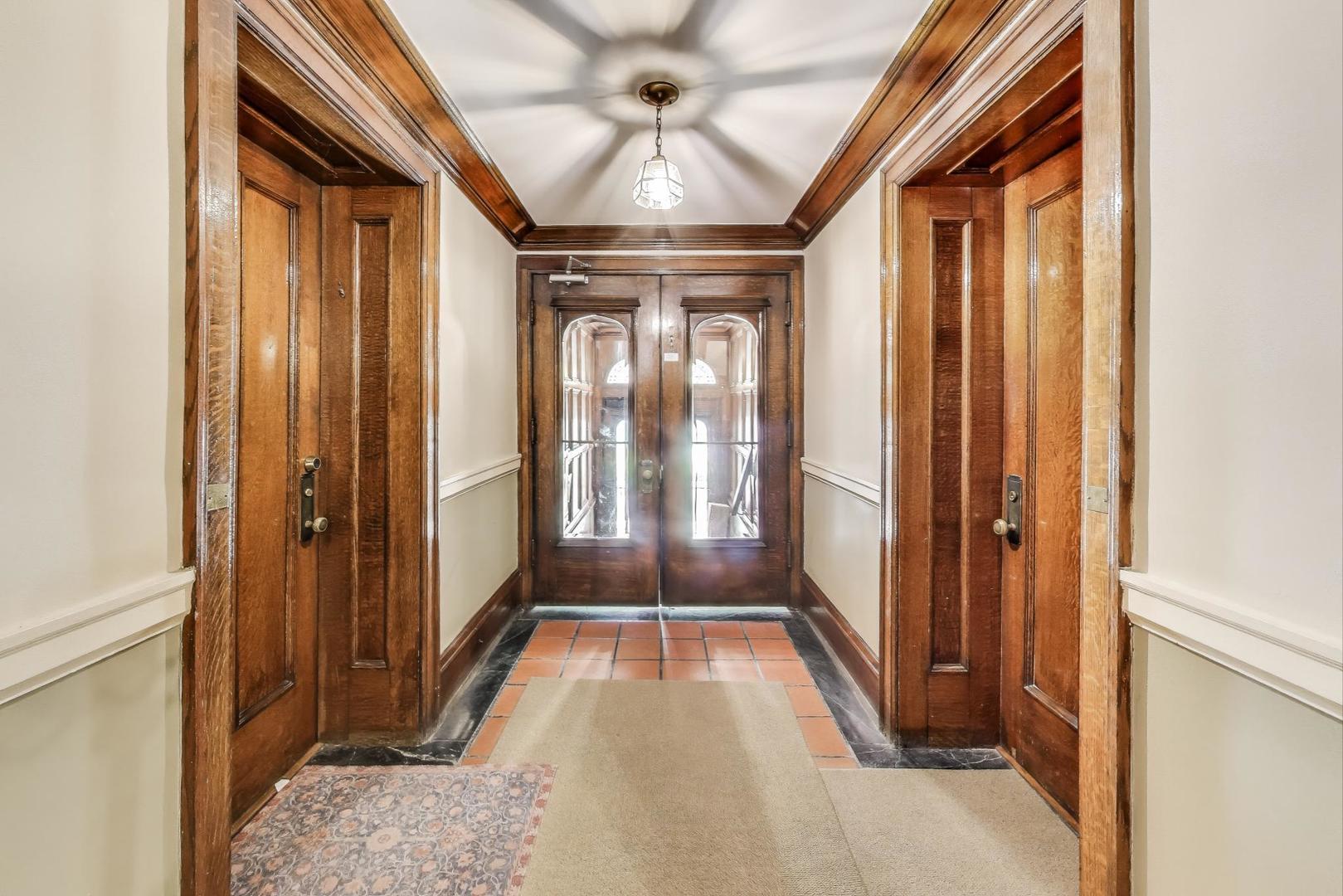 1641 Hinman Avenue, Unit 3 Evanston, IL 60201 - Photo 6 of 30 a view of gallery with windows