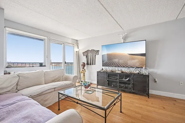 $425,000 | 200 Cove Way, Unit 1004, Quincy, MA 02169