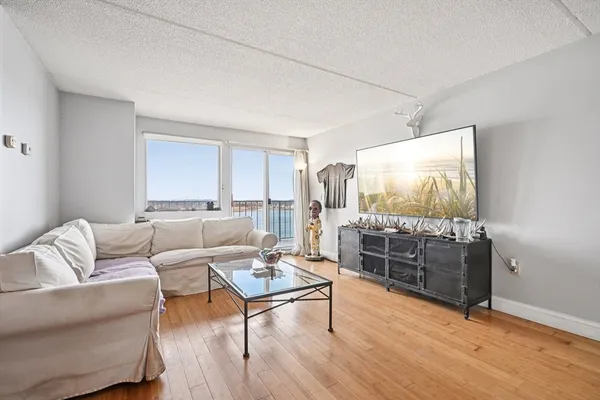 $425,000 | 200 Cove Way, Unit 1004, Quincy, MA 02169