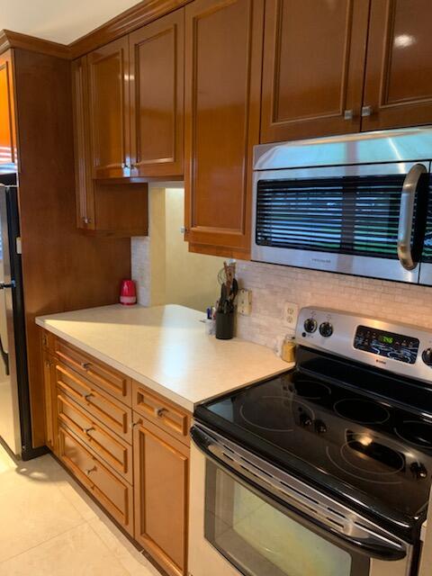 5388 Cleveland Road Delray Beach, FL 33484 - Photo 6 of 38 KITCHEN