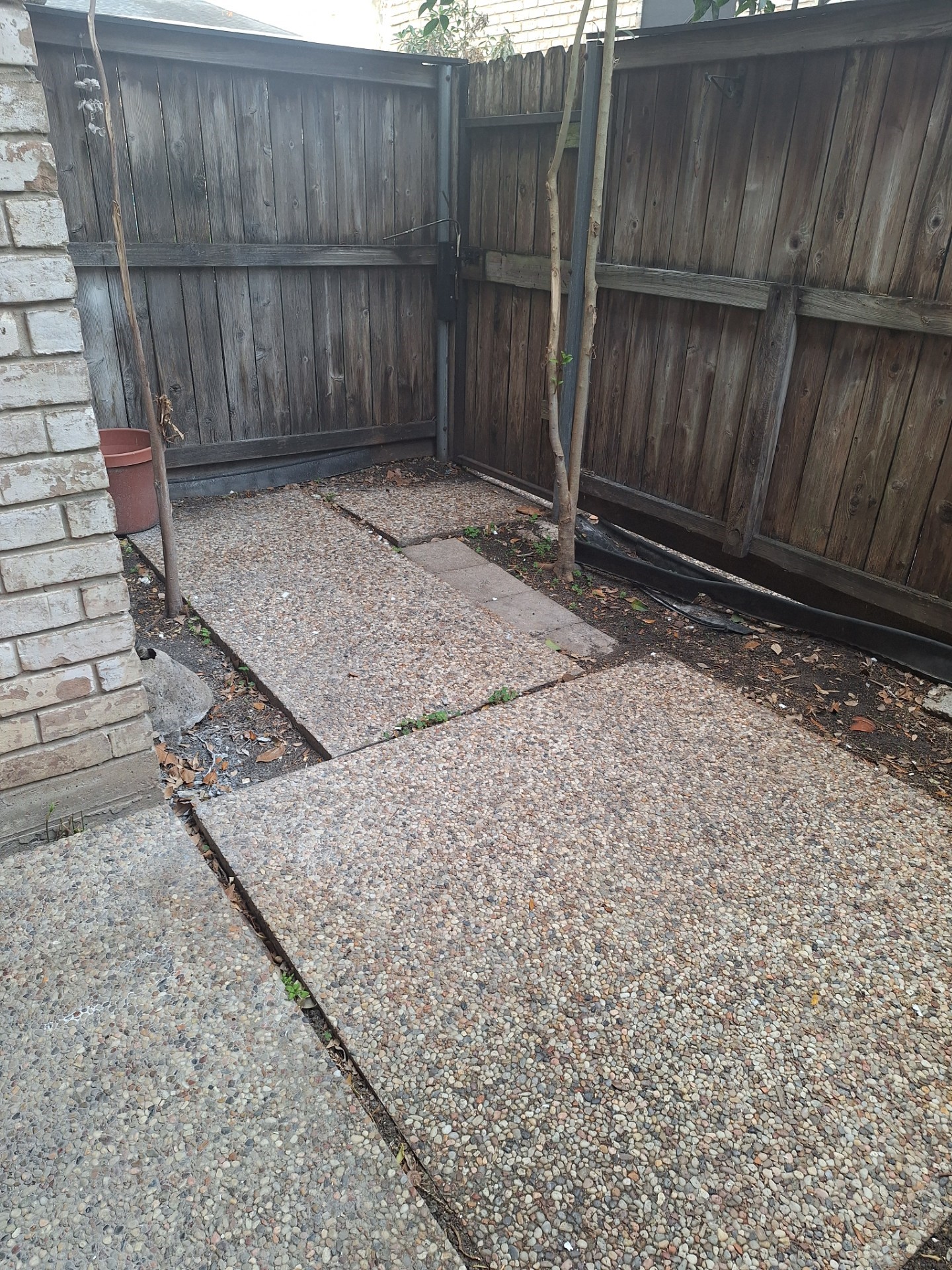 7900 Westheimer Road, Unit 127 Houston, TX 77063 - Photo 5 of 12 a view of small space with wooden fence