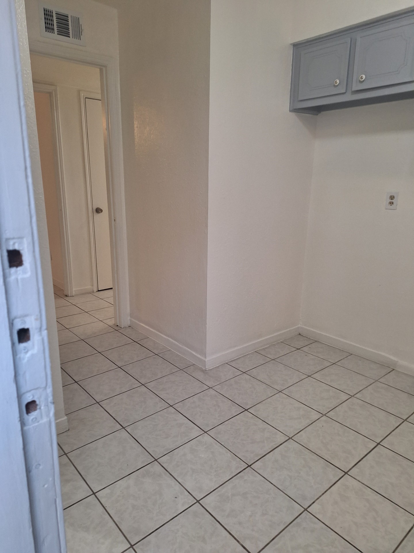 7900 Westheimer Road, Unit 127 Houston, TX 77063 - Photo 9 of 12 a view of utility room