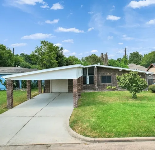 front view of house with a yard