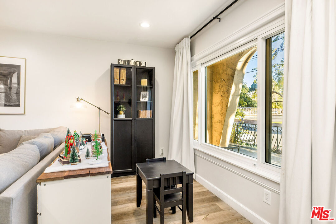 8025 Redlands Street, Unit 13 Playa del Rey, CA 90293 - Photo 6 of 43
