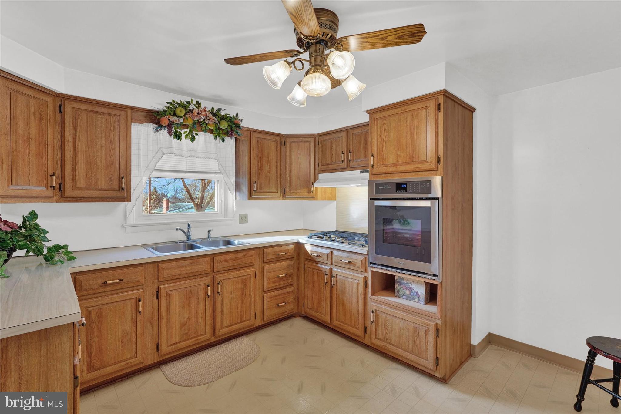 470 Maywood Road York, PA 17402 - Photo 8 of 28 Gallery Image 8
