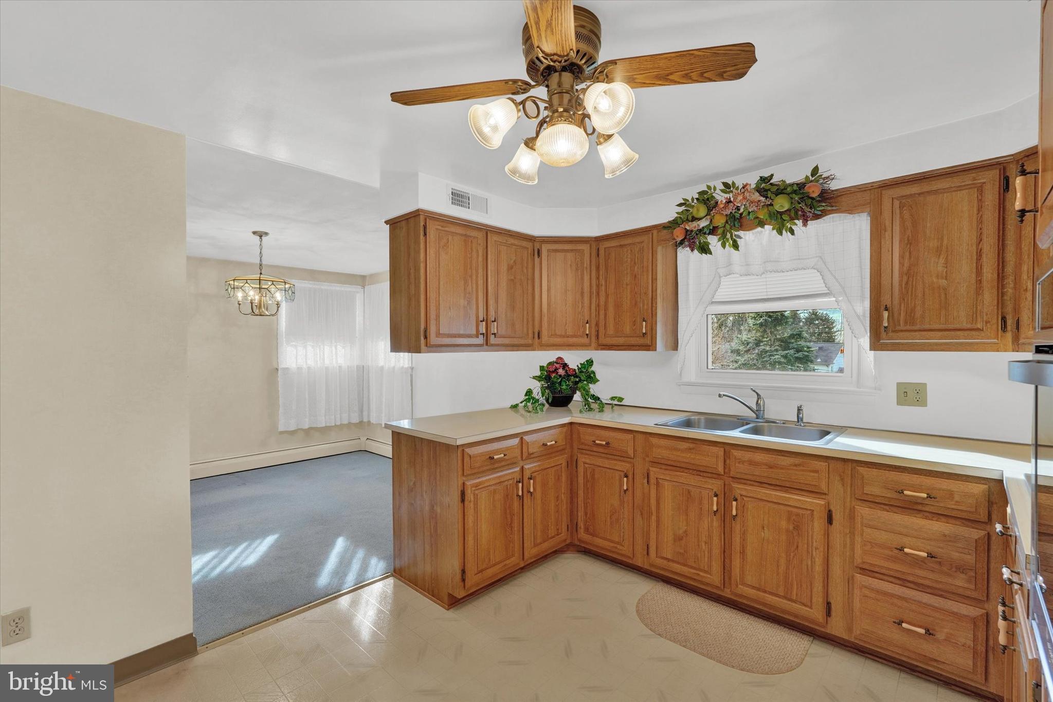 470 Maywood Road York, PA 17402 - Photo 9 of 28 Gallery Image 9