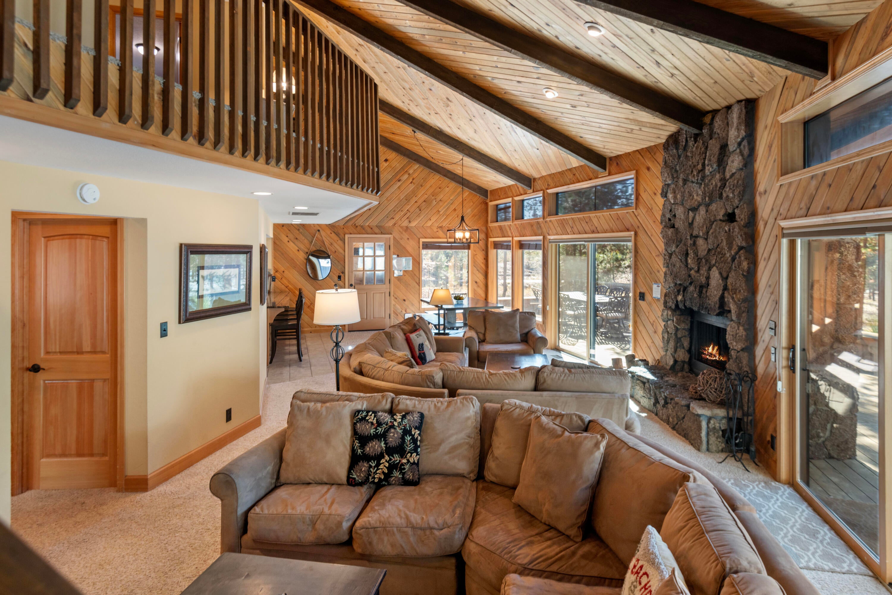 17905 Rhododendron Lane Sunriver, OR 97707 - Photo 17 of 39 23