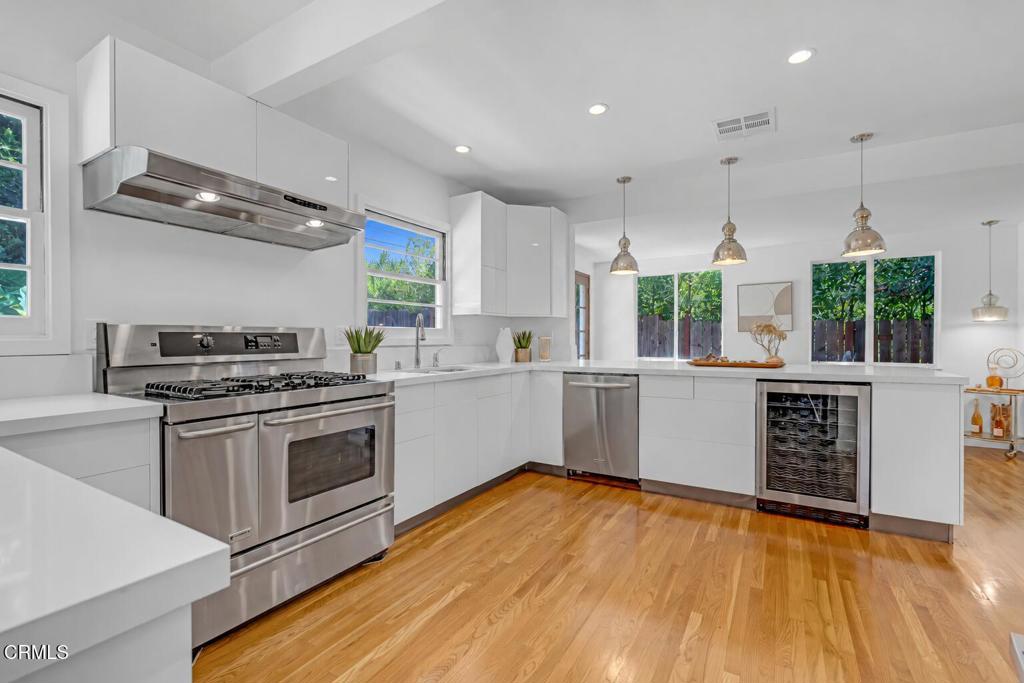 3635 Landfair Road Pasadena, CA 91107 - Photo 21 of 51 Landfair kitchen bar