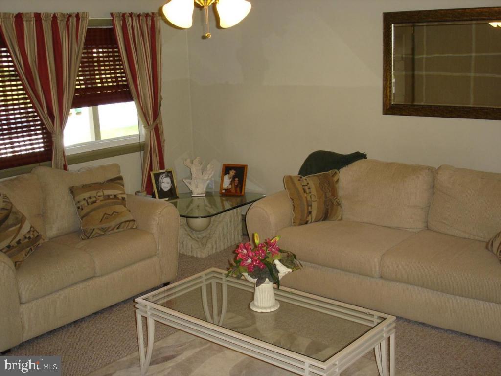 129 Wellington Road Lancaster, PA 17603 - Photo 4 of 8 Gallery Image 4